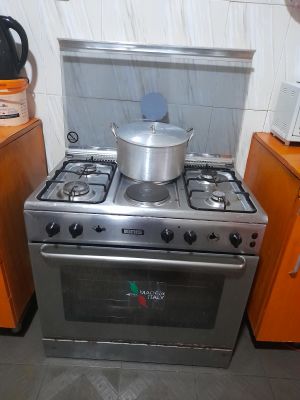 Ignis 6 burner cooker with oven