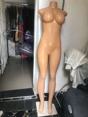 Armless female mannequin