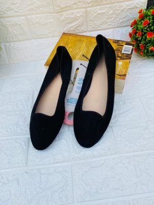 Ladies flat shoes