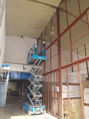 Scissor lift for rent