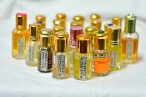 5226478-lush-oil-perfumes