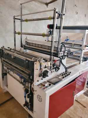 Bottom sealing machine