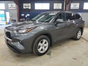 Foreign used totota highlander hybrid le 2020