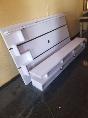 Floating tv shelf