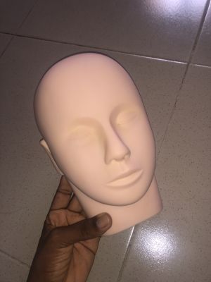 Mannequin head for eyelashes