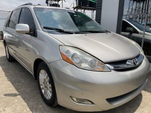 Premium nigerian used 2009 toyota sienna limited