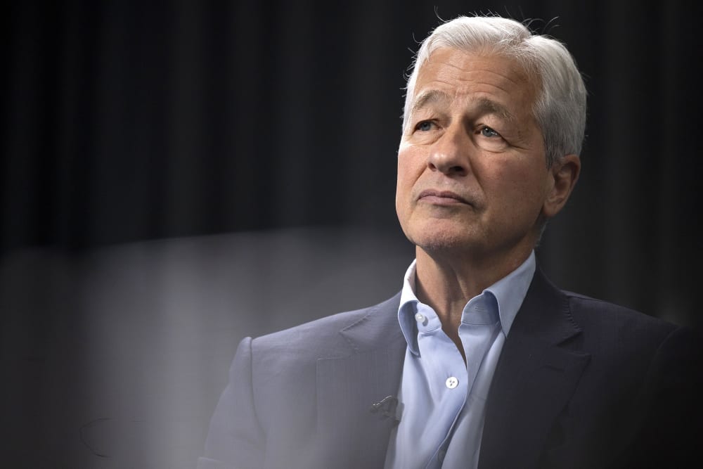 Обкладинка для CEO JPMorgan критикує Біткоїн. Його банк використовує блокчейн-технології