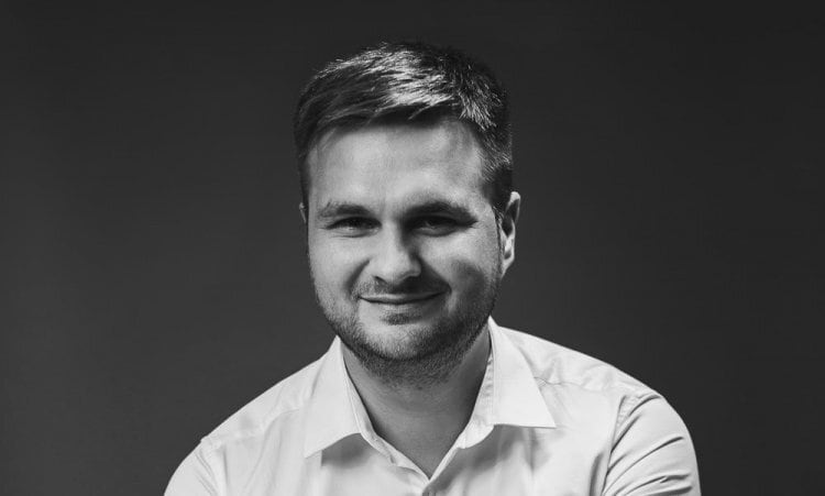 **Дмитро Будорін, CEO та засновник компанії Hacken**. Джерело: [Senior.ua](https://senior.ua/articles/hakery-mogut-vzlomat-vse-chto-ugodno-organizator-hackit-dmitriy-budorin-o-hakerstve-i-kiberbezopasnosti)