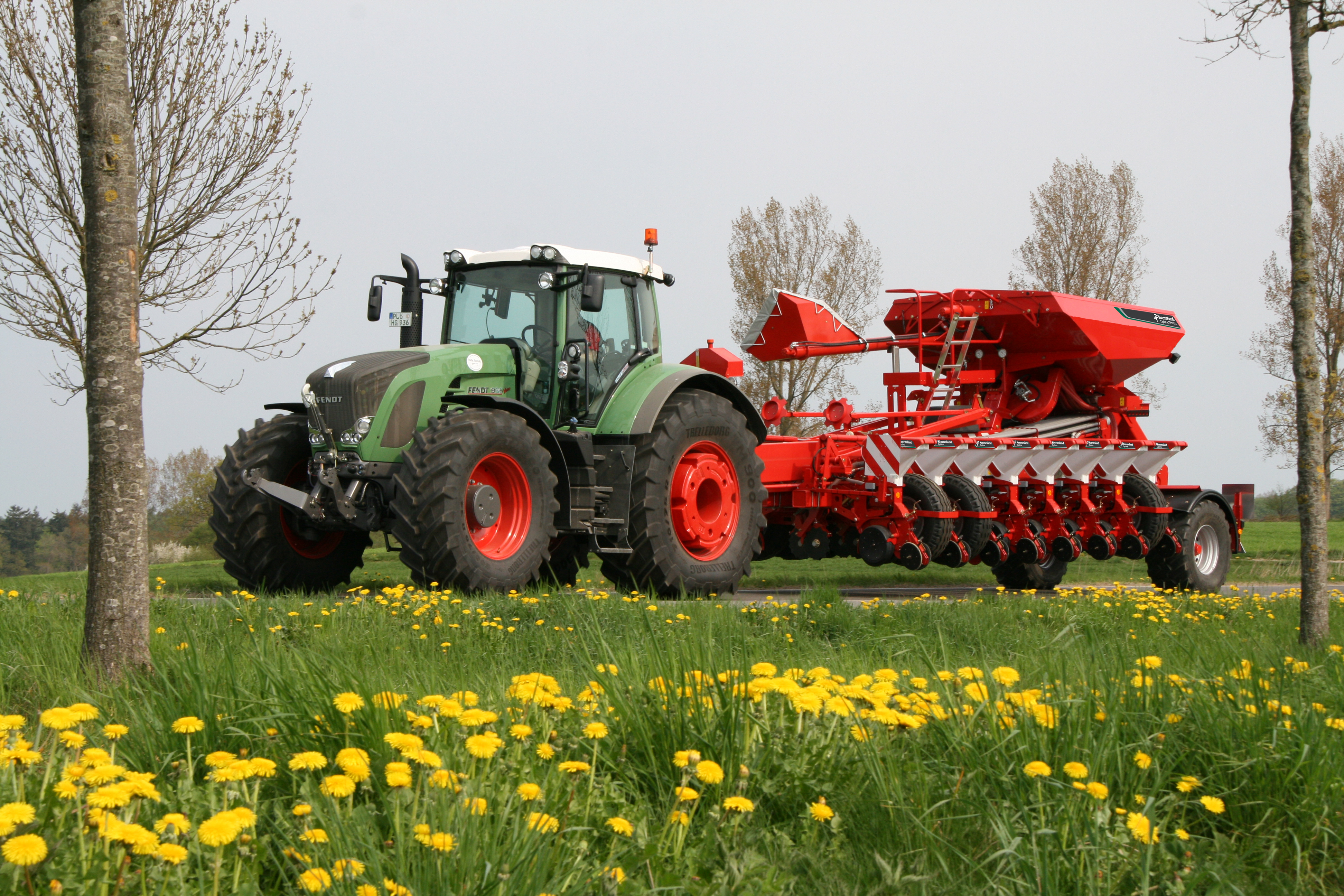 Сх техника. Фендт 936. Сеялка Fendt. Kverneland Optima TFMAXI. Трактор Fendt 936 с сеялкой.