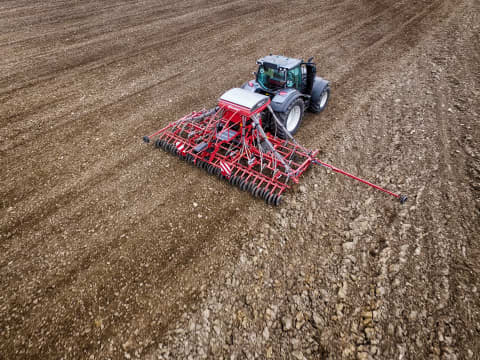 Kverneland - TS-DRILL 5,0M E-BAS 40 REJASKvernelandts-drill 5,0m e-bas 40 rejas con ruedas de consolidaciónDesde 37.000€ + IVA