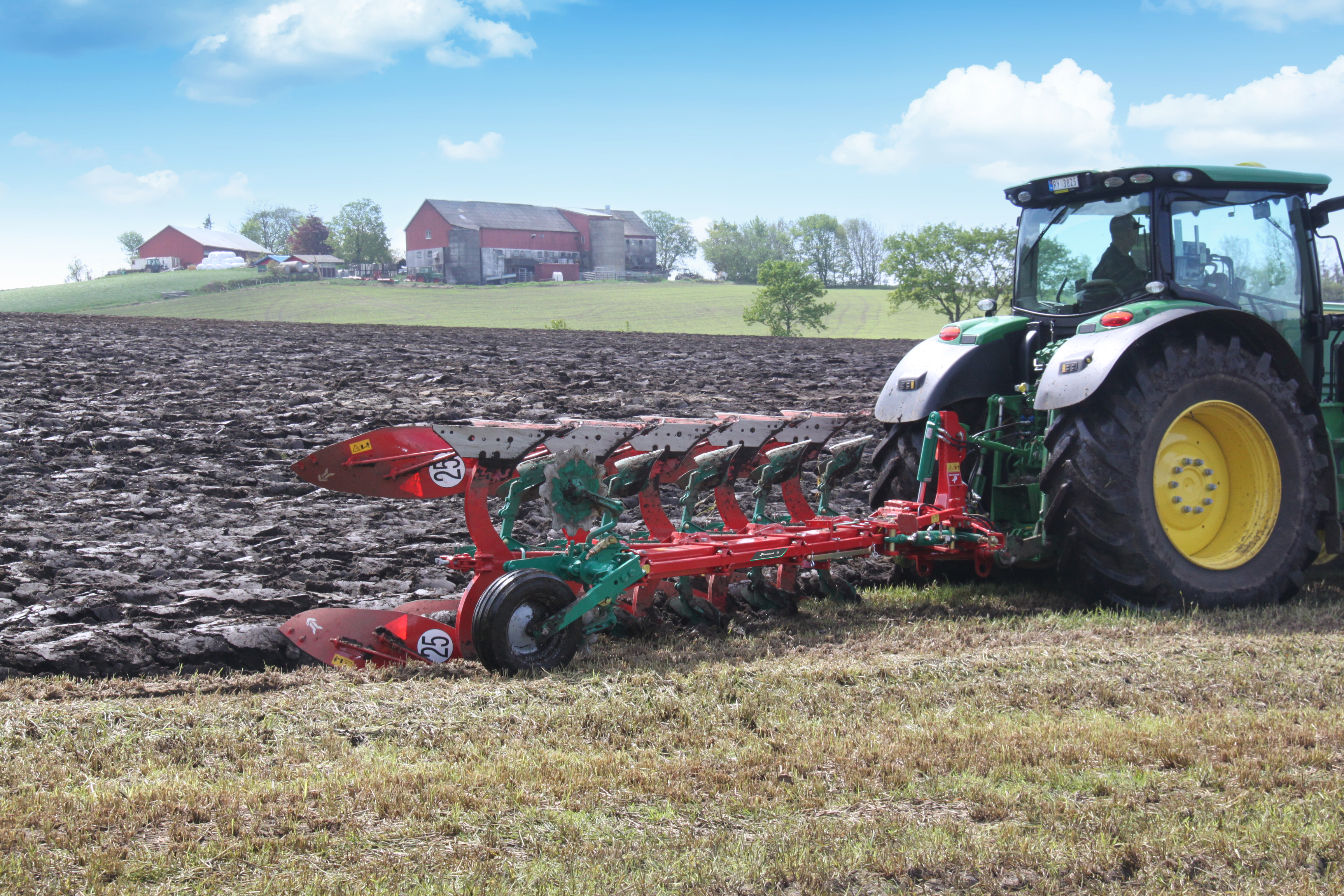Kverneland - Arado ES 5 cuerpos 28 con doble tensorKvernelandES 5 Surcos S85 C200 T28 Dbl.Tens.Desde 25.000€ + IVA