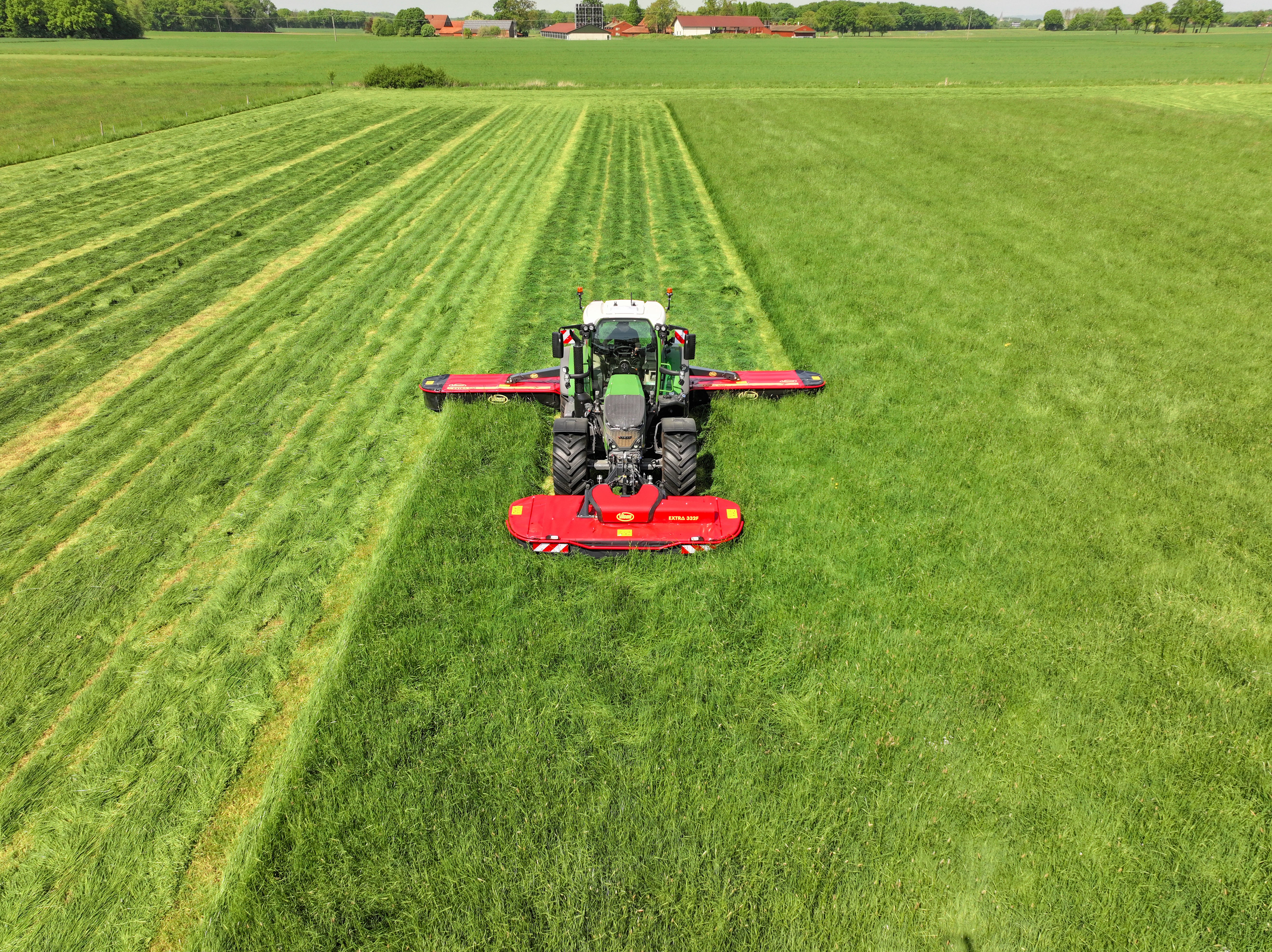 PERSBERICHT: Ontdek de compleet vernieuwde Vicon Extra 300F frontmaaiers zonder kneuzer!