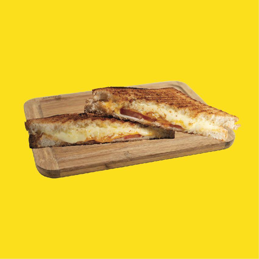 Üç Peynirli Tost