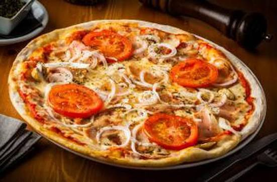 1 onion pizza + 1 tomato pizza