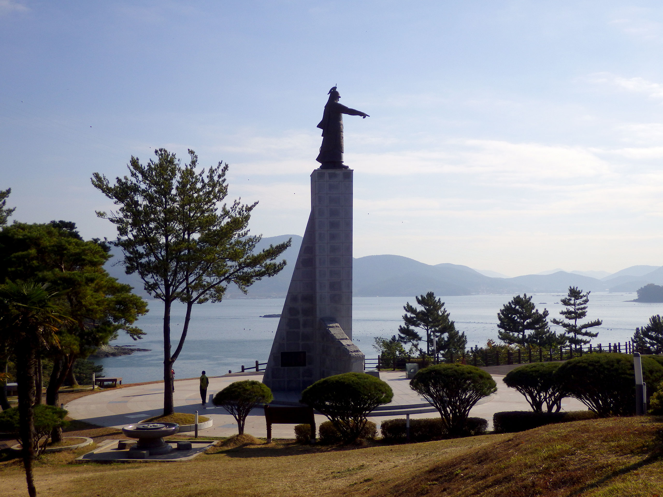 7월, 충무공의 혼 위에 핀 꽃