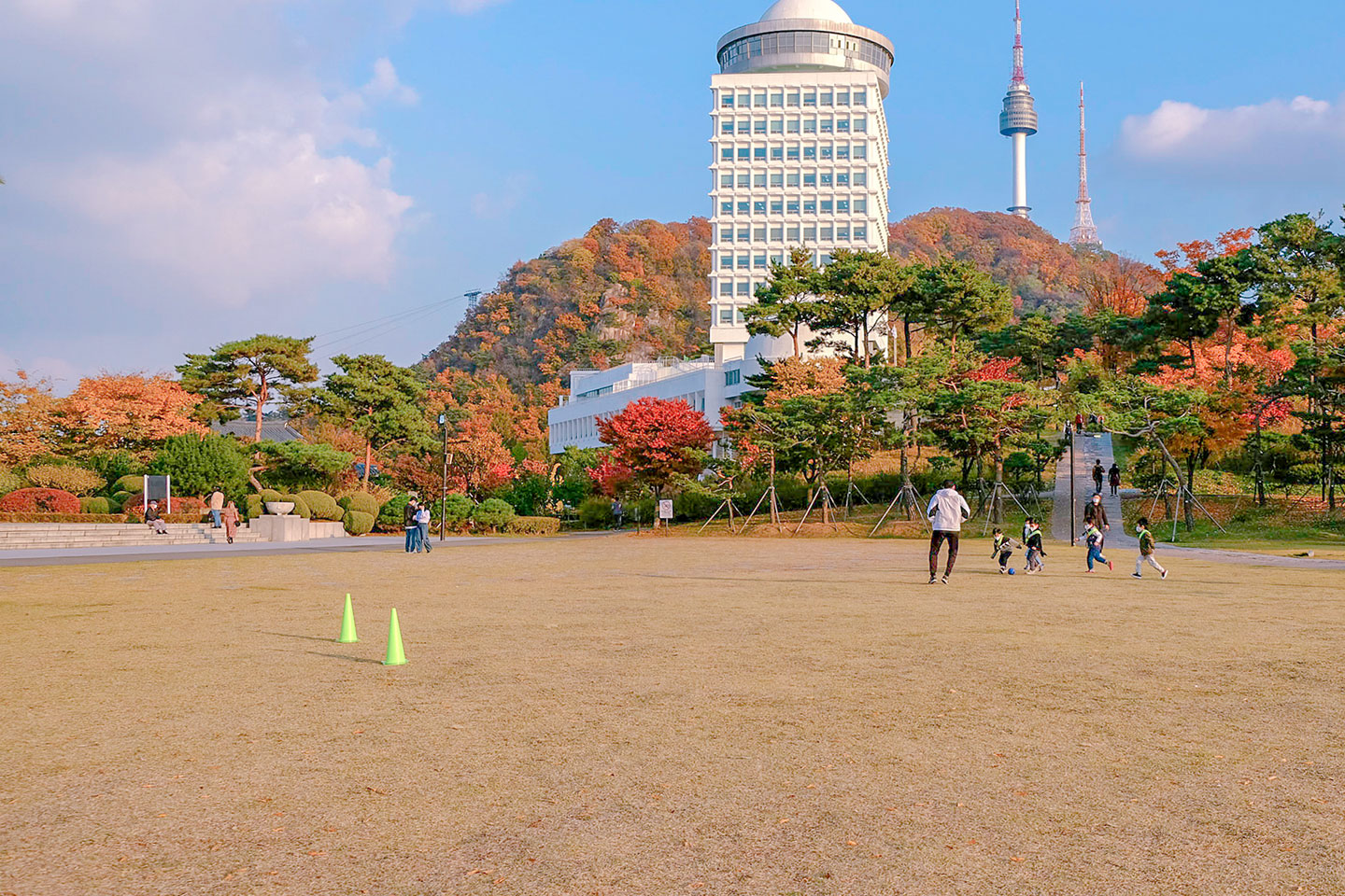 남산 백범광장