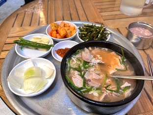 형제전통돼지국밥 해운대시장