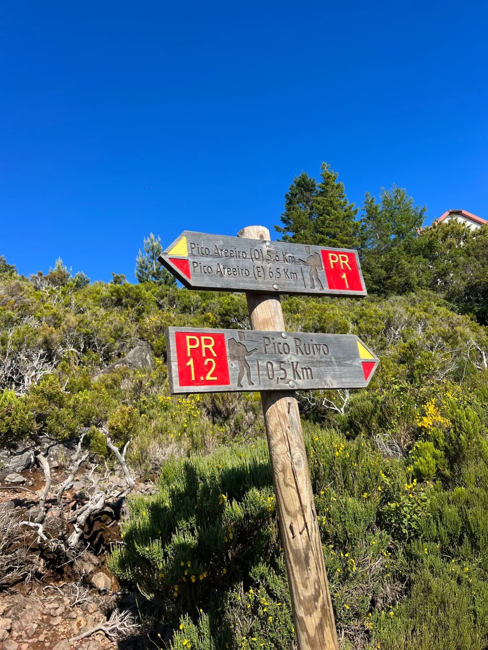 Hiking trail sign on PR1 Pico do Areeiro to Pico Ruivo on Madeira Island