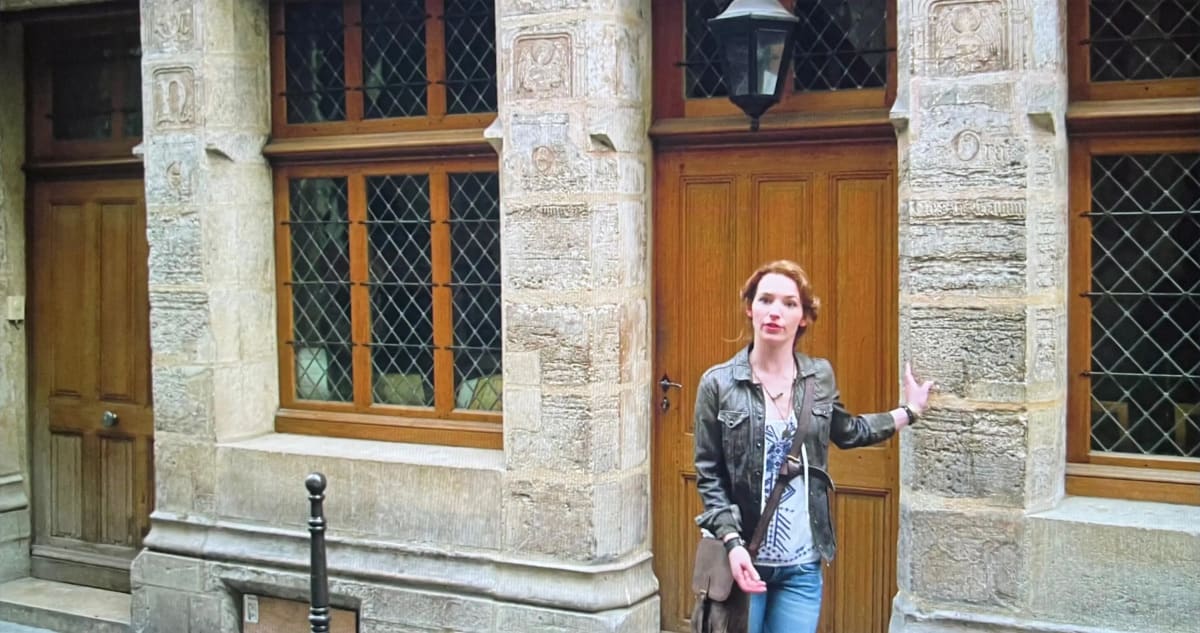 Scarlett from As Above So Below in front of Nicolas Flamel’s house