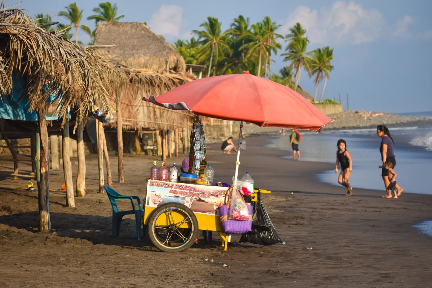 Minutas cart on El Sunzal beach in Surf City El Salvador