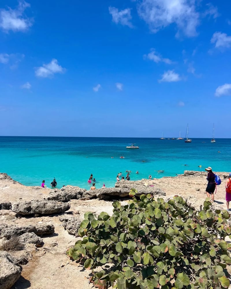 Arubas coastline at Tres Trapi Beach