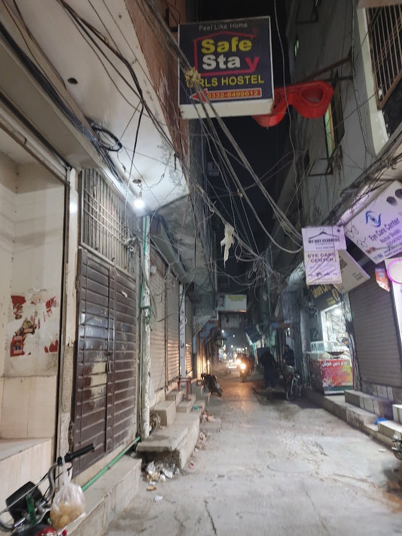 Safe Stay Girls Hostel — hostel in Muslim Town