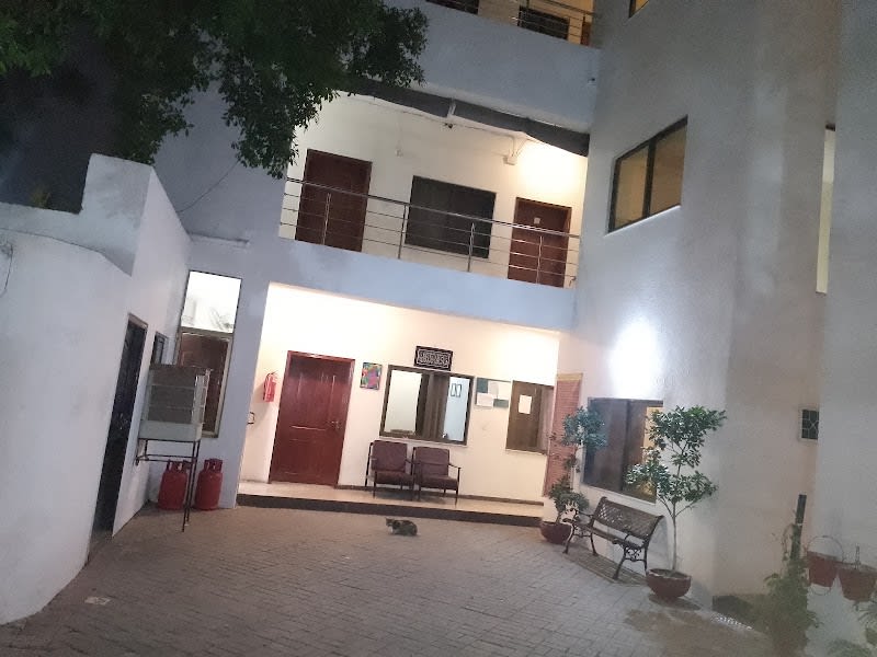 FMH 947 hostel — hostel in Shadman, Lahore