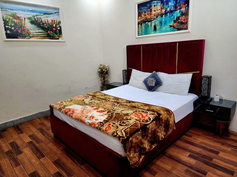 The Royal Residency — hostel in Muslim Town, Lahore