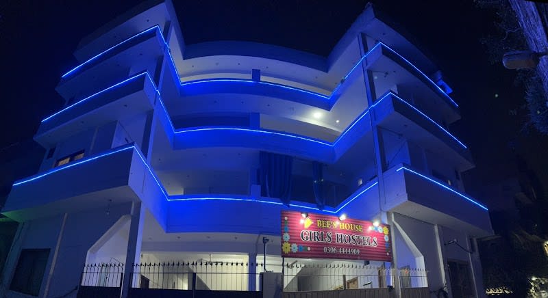 Bee's house Girls Hostel 2Seater Plaza — hostel in Muslim Town, Lahore