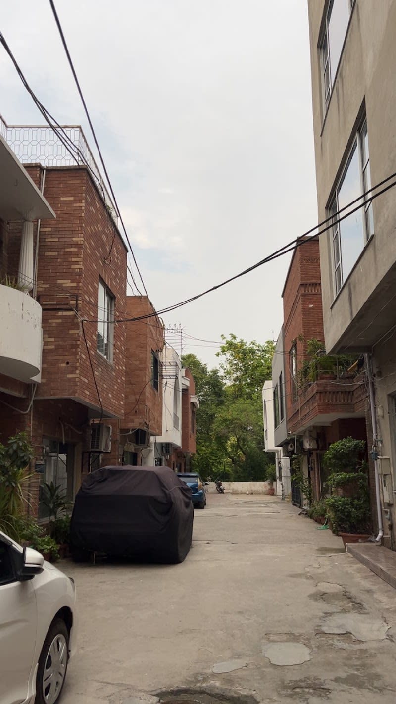 Girls space — hostel in Shadman, Lahore