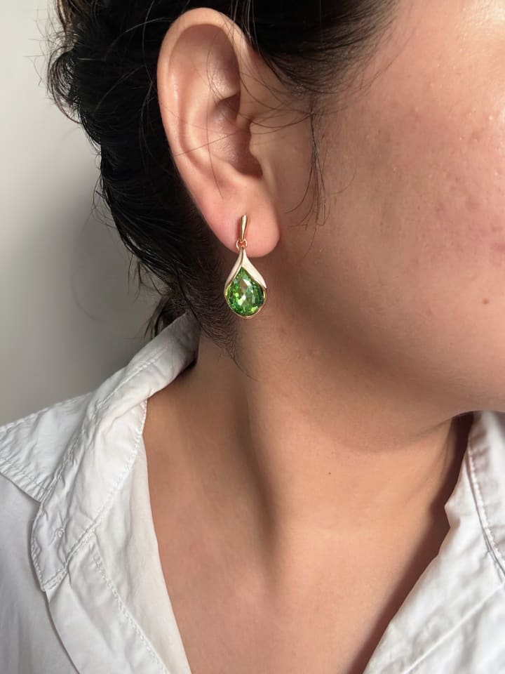 Ila – Emerald Petal Drops
