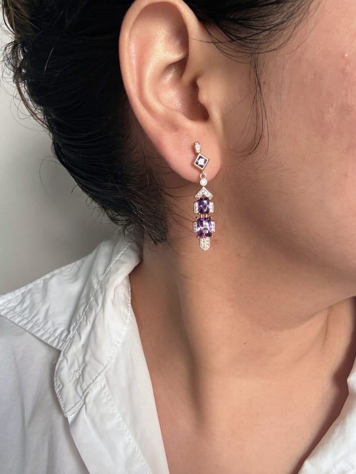 Alice – Geometric Violet Drops