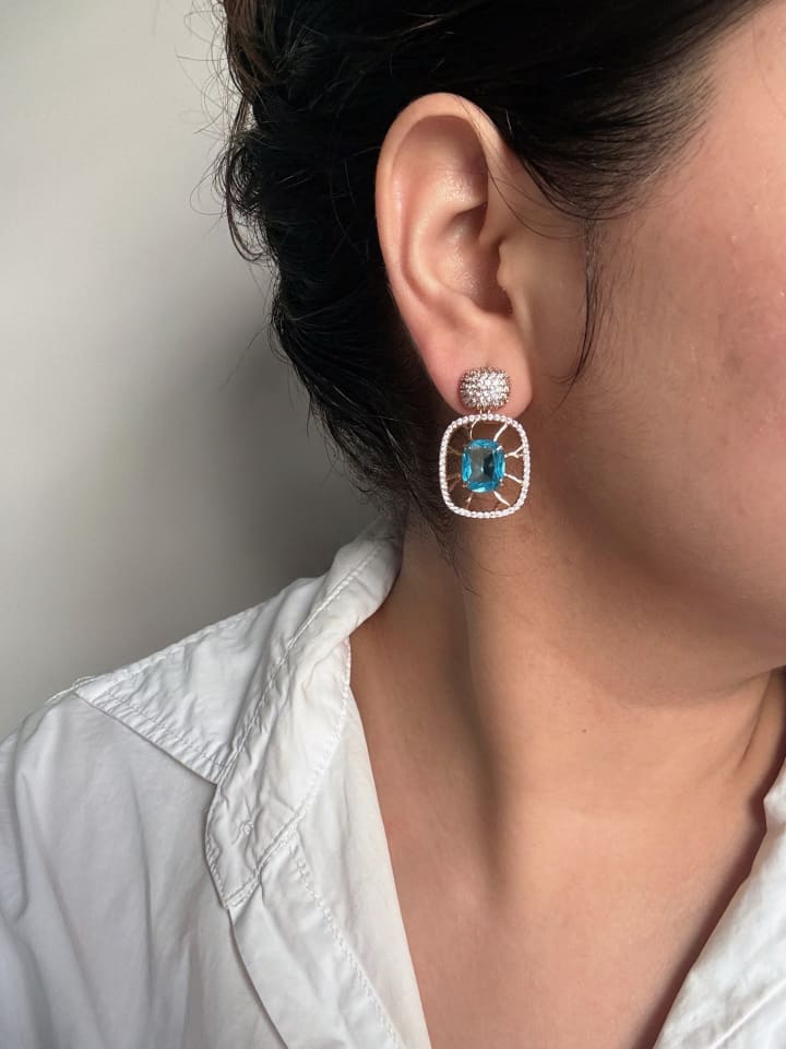 Diana – Floating Aqua Frame Drops