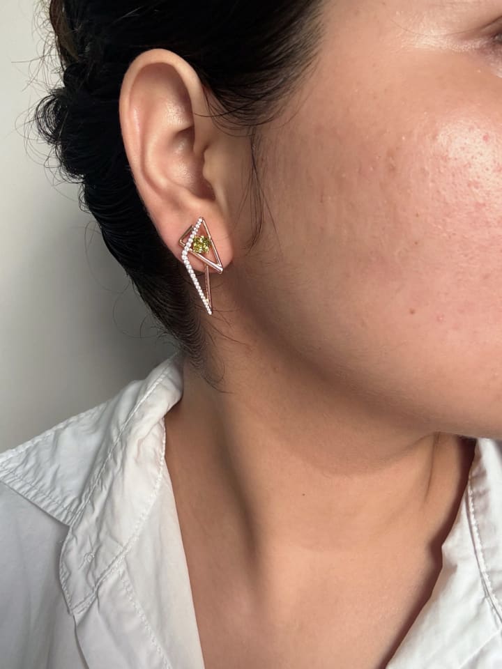 Camilla – Chic Asymmetric Studs