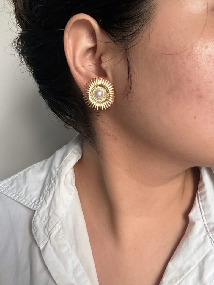 Giselle – Pearl Sunburst Statement Studs