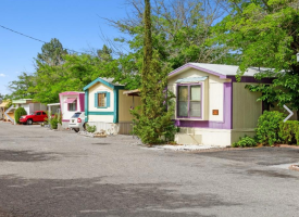 Albuquerque Mobile Home Park offering thumbnail image}}