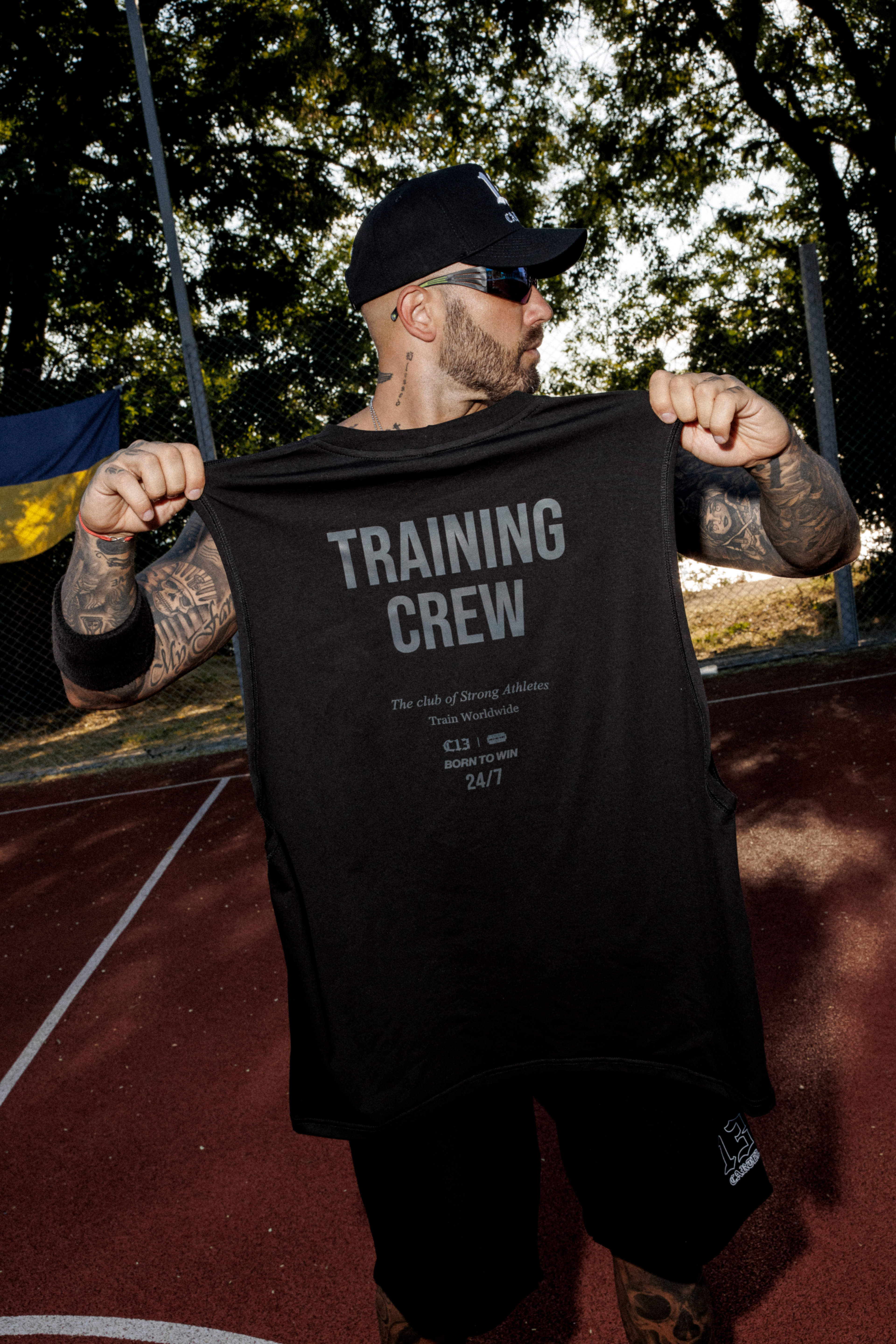 Безрукавка «Be strong» 7