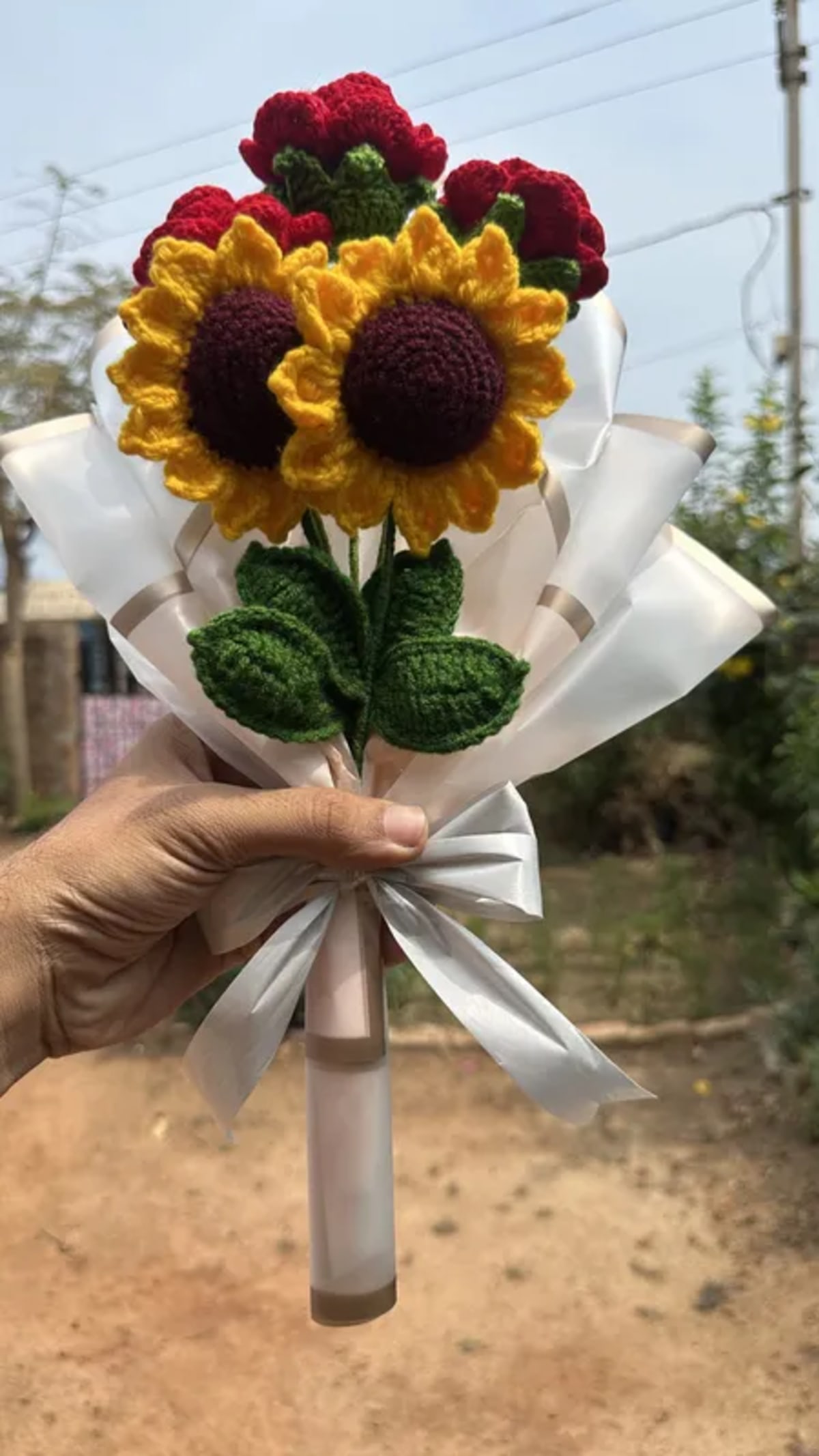 Crochet Sunflower and Rose Bouquet — image 1