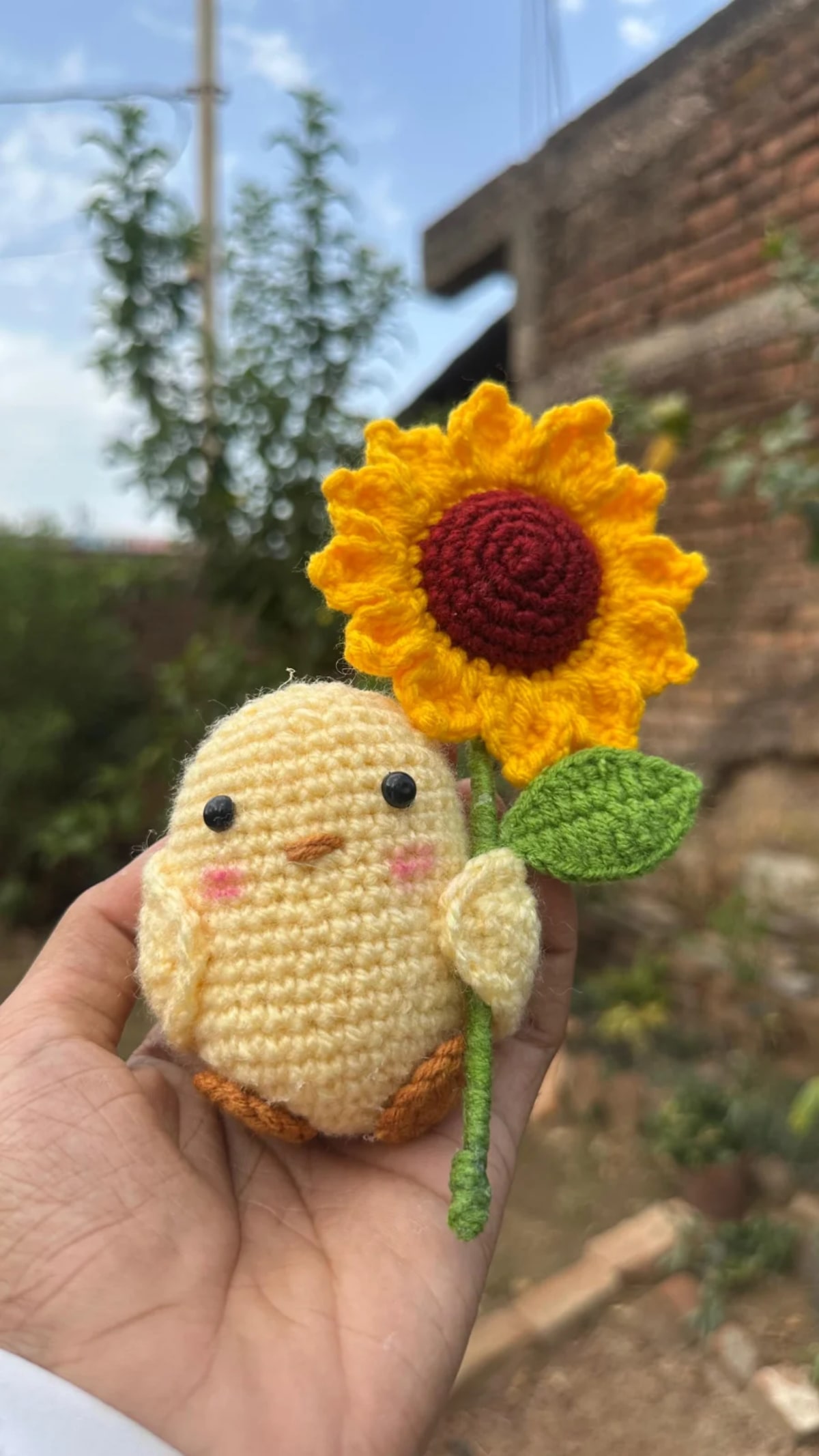 Crochet Chick with Sunflower — image 1