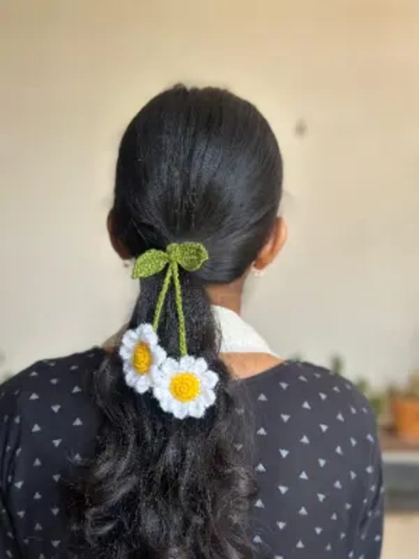 Crochet Daisy Hair Scrunchie