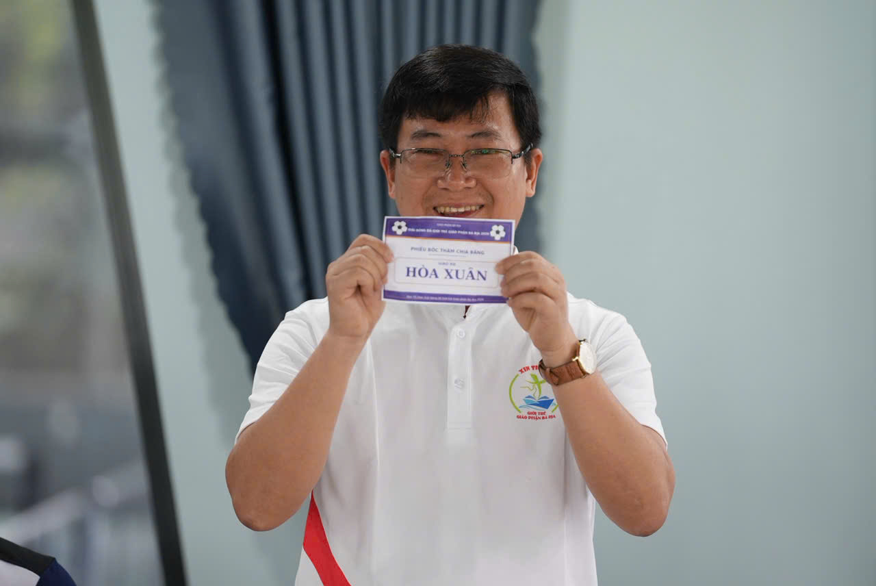 HÌNH ẢNH BUỔI HỌP MẶT BỐC THĂM CHIA BẢNG TRƯỚC THỀM BÓNG LĂN