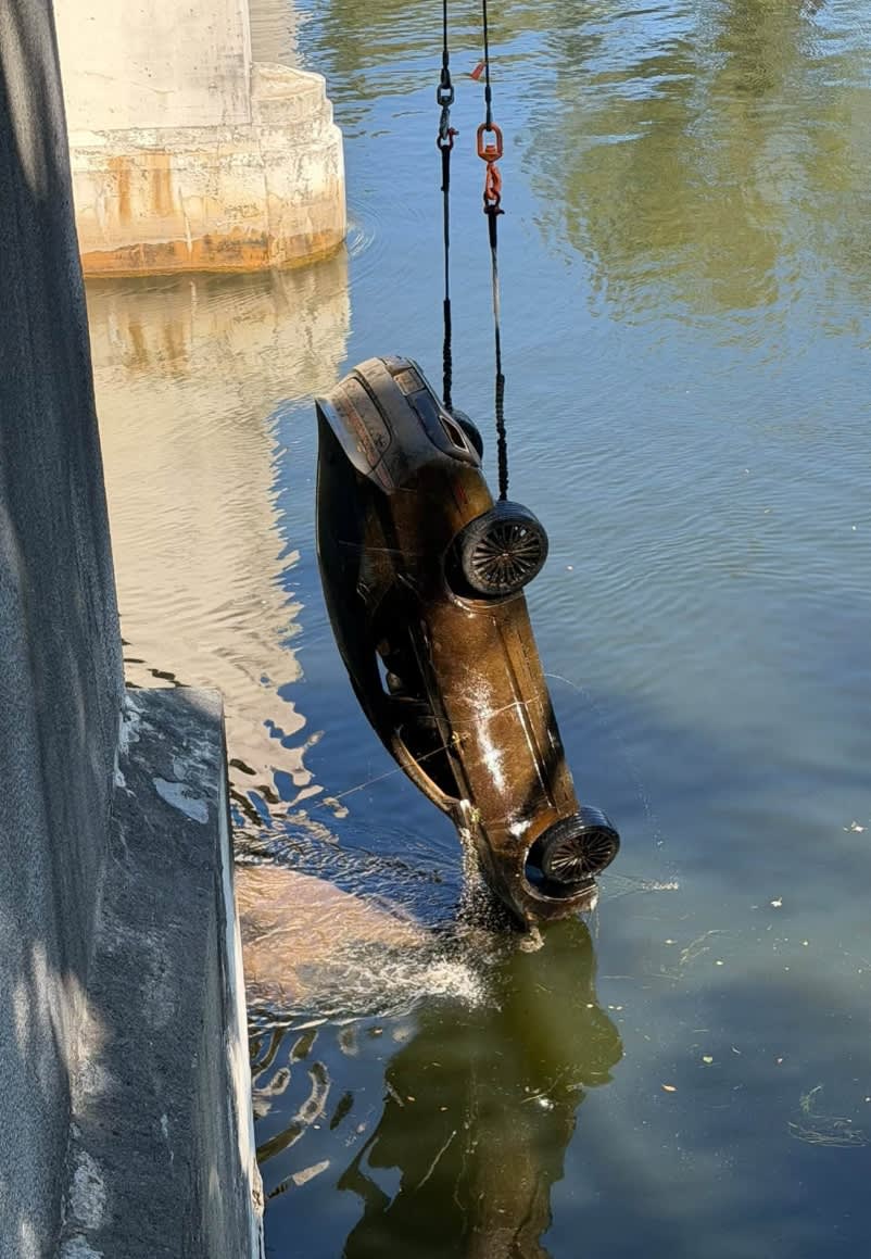 South Bend, IN River Recovery: 2 Vehicles Removed Tuesday