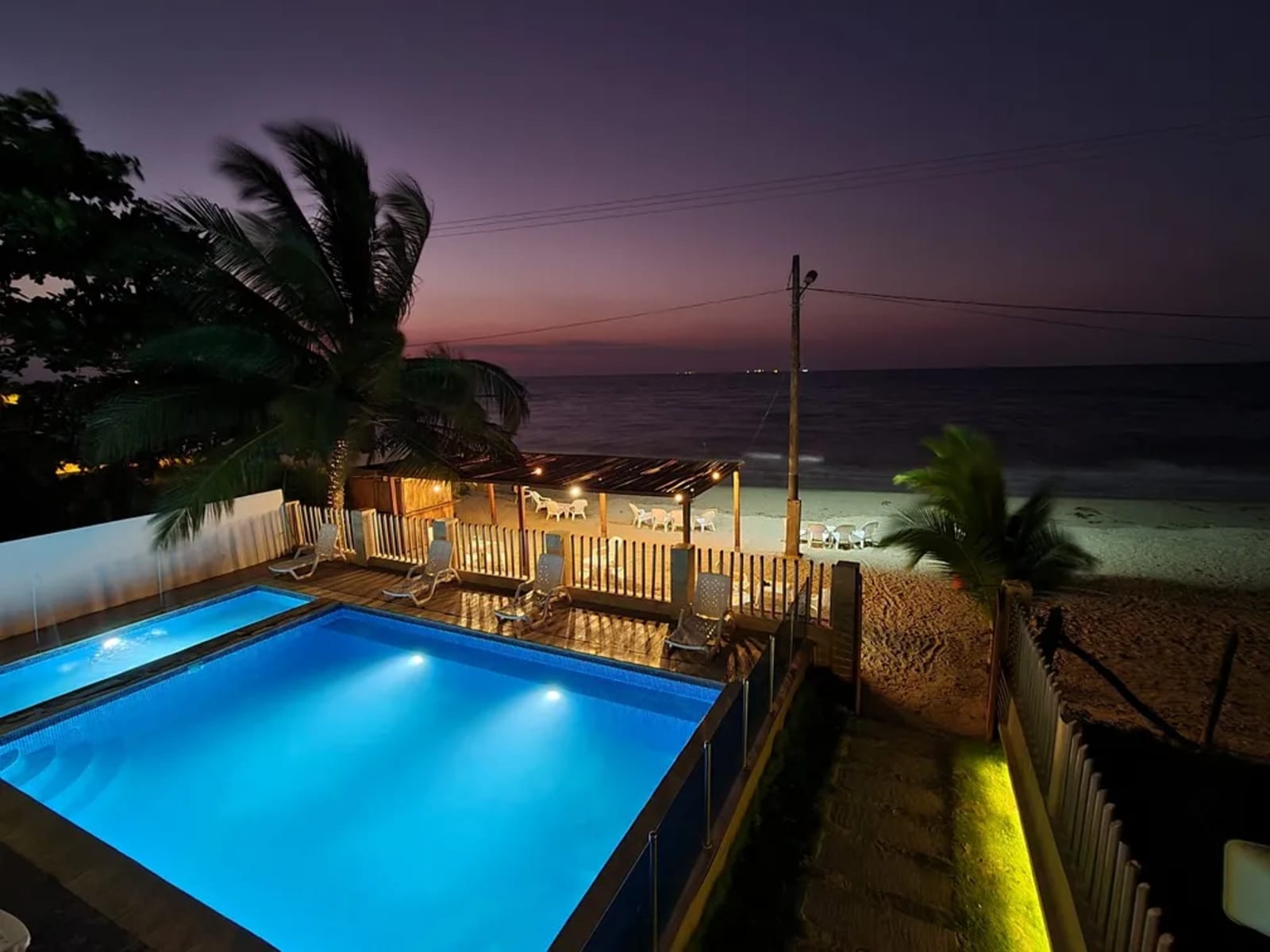 Piscina y playa del Hotel Camino Palmero, hotel familiar en Coveñas