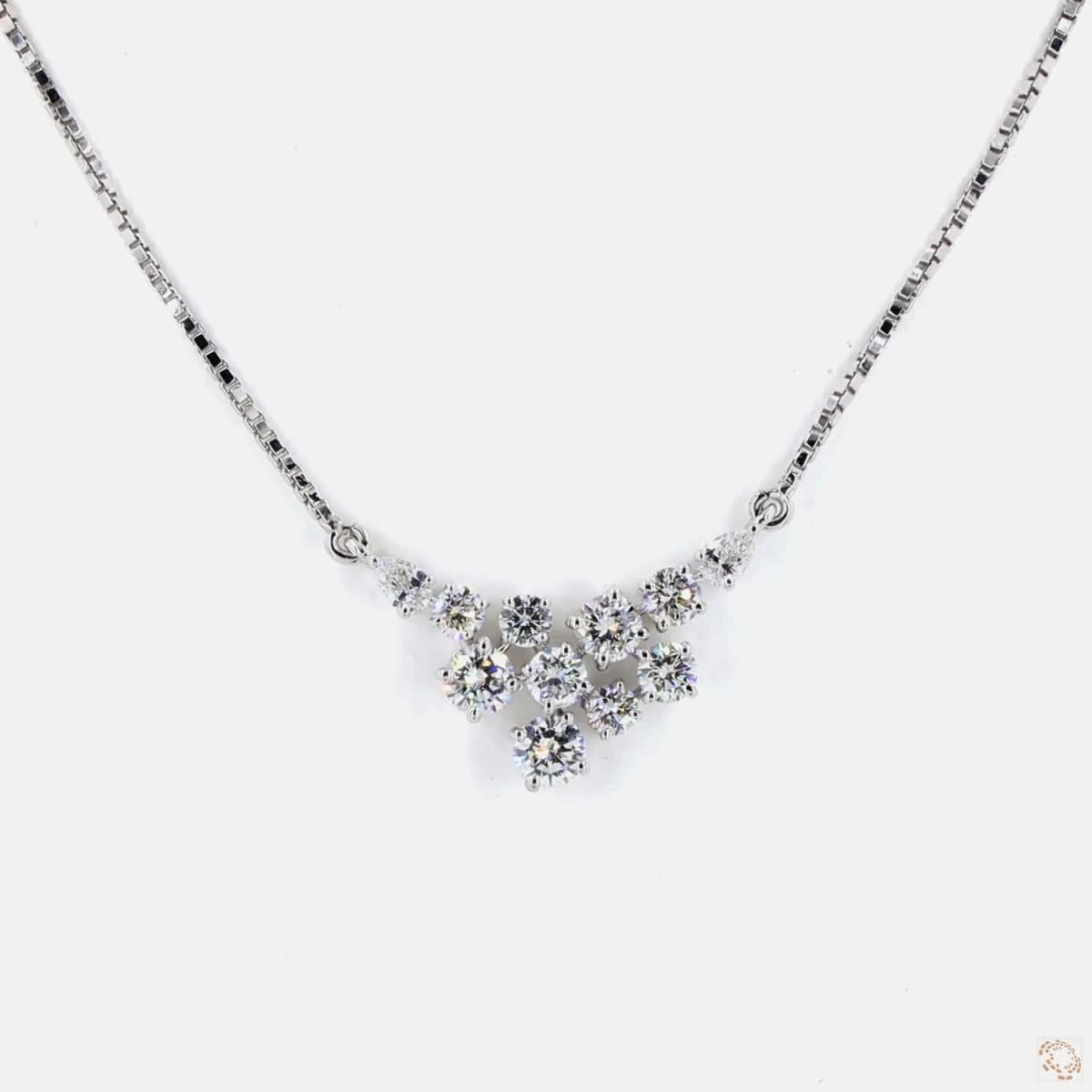 Diamora Pendant
