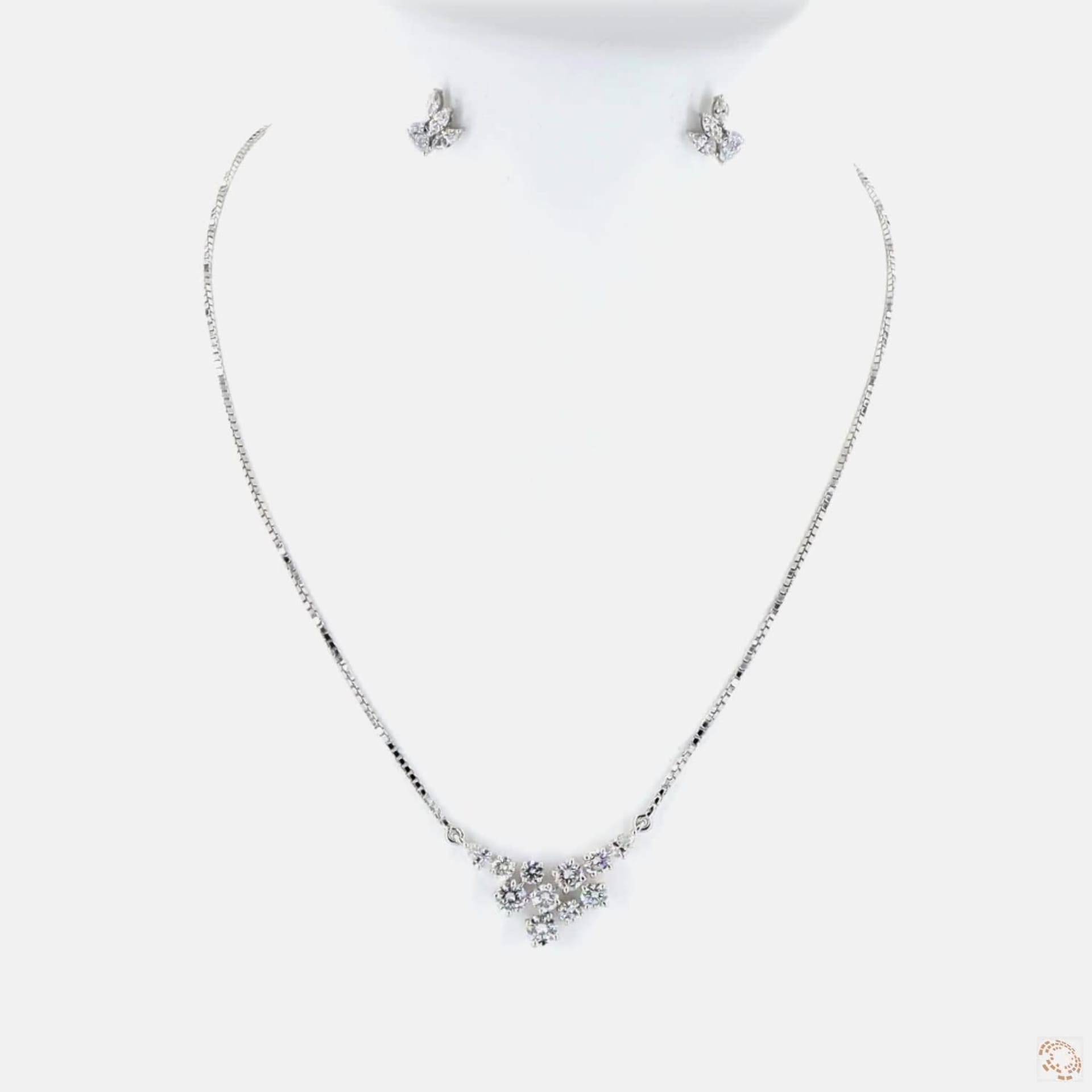 Diamora Pendant