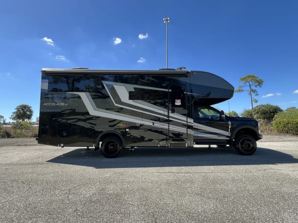 2026 Entegra ACCOLADE XT 29T | La Mesa RV | RecVan