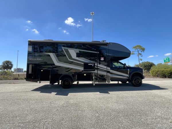 2026 Entegra ACCOLADE XT 29T | La Mesa RV | RecVan