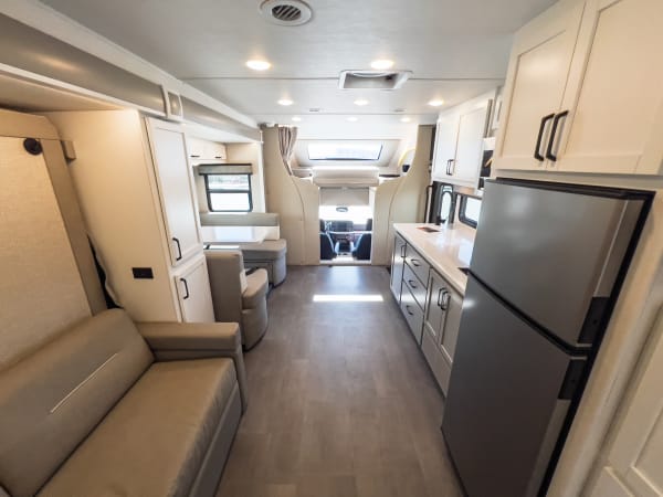 (Sold) 2026 REV Renegade VERACRUZ 30VRM - Image:4