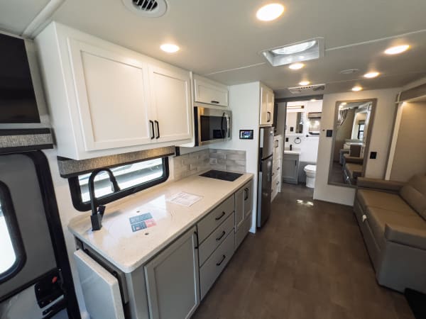 (Sold) 2026 REV Renegade VERACRUZ 30VRM - Image:9