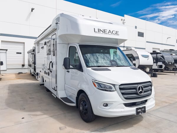 2027 Grand Design LINEAGE SERIES M 25FW FBP - Image:1